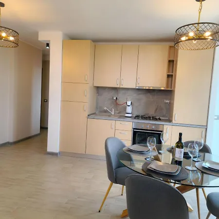 Panoramic Pool & Mamaia Nord Apartamento 3*