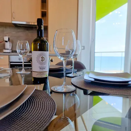 Panoramic Pool & Mamaia Nord Apartamento 3*