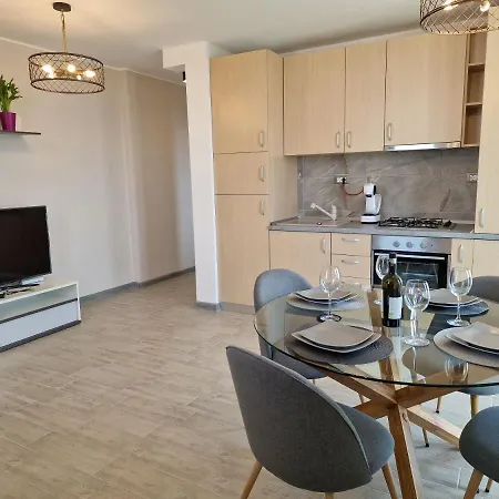 Panoramic Pool & Spa Mamaia Nord Apartment *
