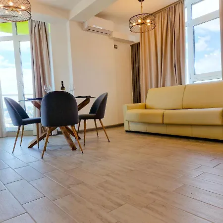 Panoramic Pool & Spa Mamaia Nord Apartment