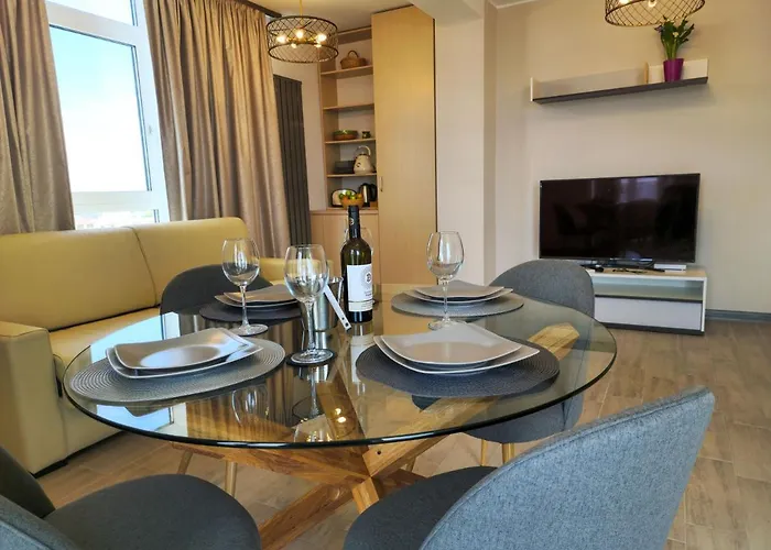 Panoramic Pool & Mamaia Nord Apartment Navodari