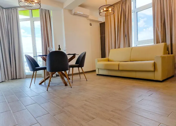 Panoramic Pool & Mamaia Nord Apartment