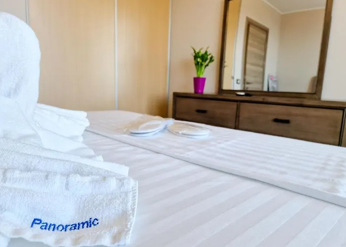 Panoramic Pool & Mamaia Nord Apartment 3*