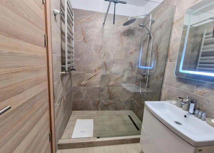 Panoramic Pool & Mamaia Nord Apartment